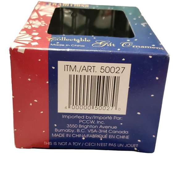 VTG Penguin Family in Igloo 1995 Traditions Collectable Gift Ornament Christmas - Picture 7 of 7